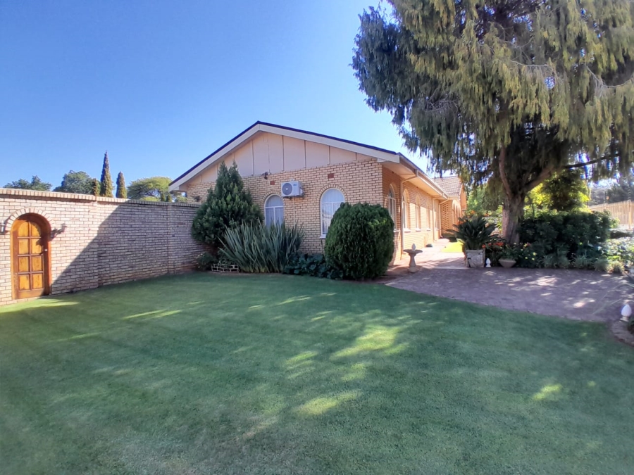 4 Bedroom Property for Sale in Kuruman Northern Cape